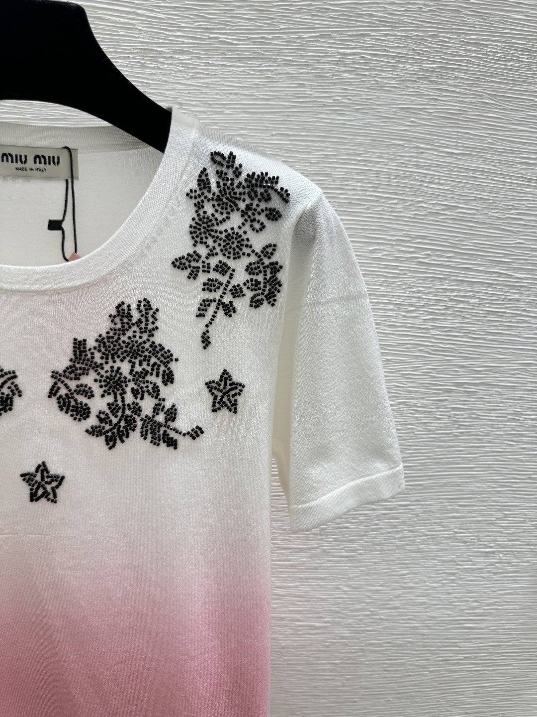 🆕M家🆕 春夏新款 撞色渐变花卉钉珠圆领针织短袖颜色：粉色 蓝色 绿色尺码：36.38.40