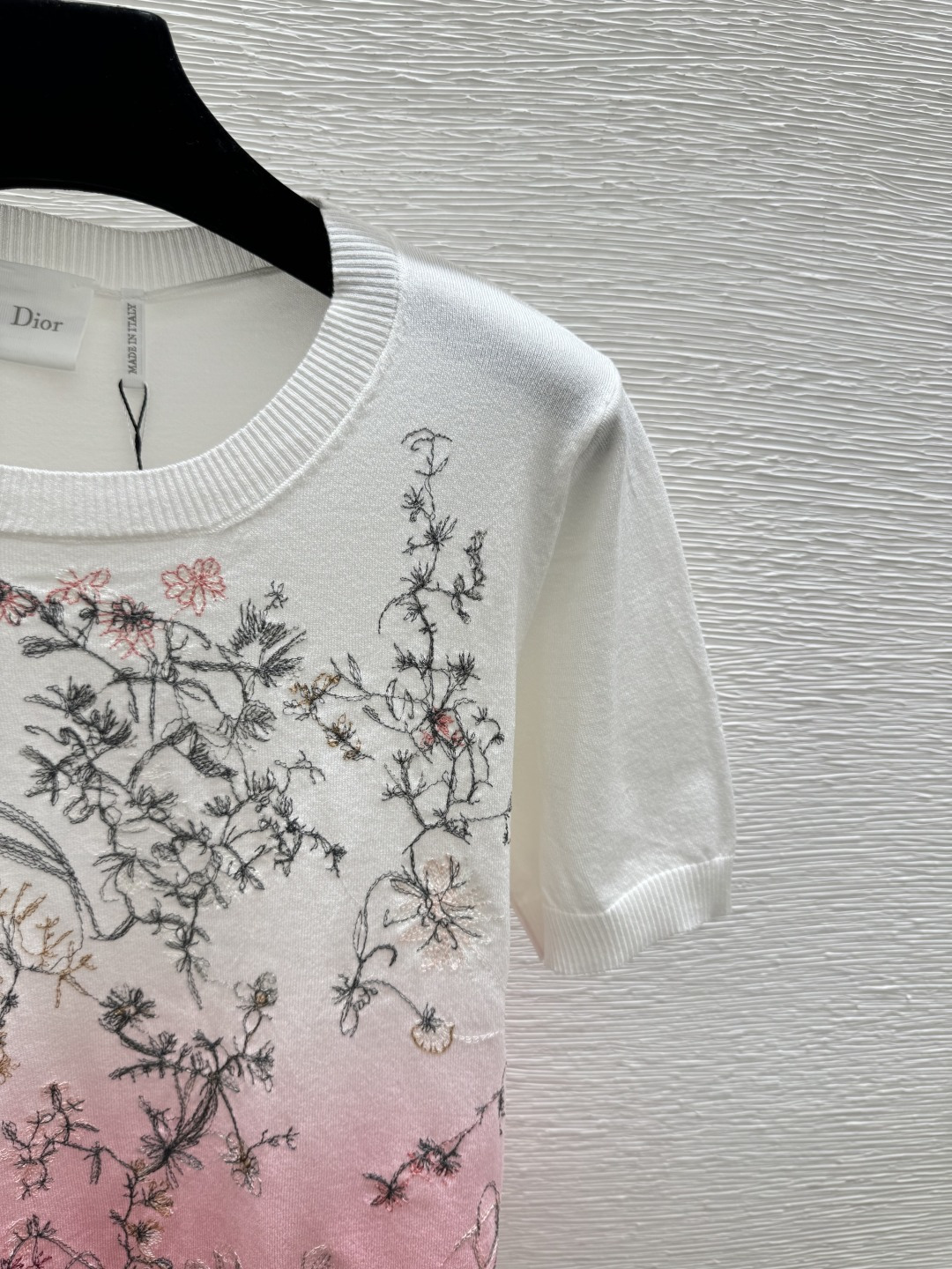 🆕D家🆕 春夏新款 撞色花卉圆领针织短袖颜色：粉色 蓝色 绿色尺码：36.38.40