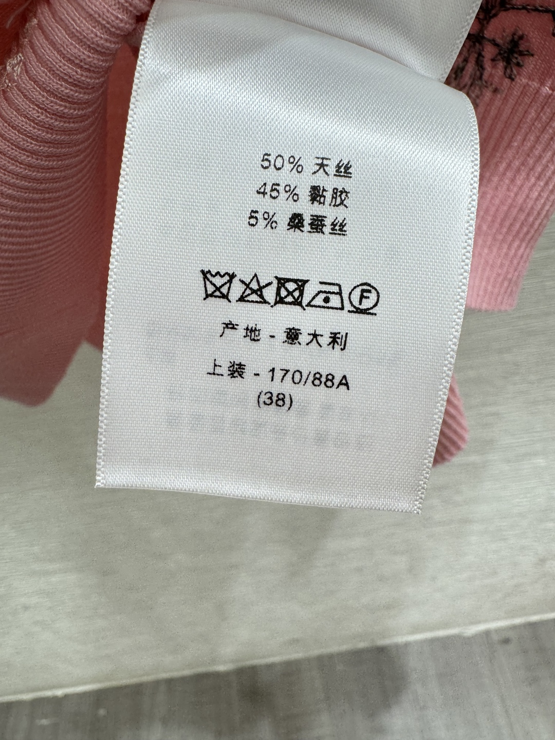 🆕D家🆕 春夏新款 撞色花卉圆领针织短袖颜色：粉色 蓝色 绿色尺码：36.38.40