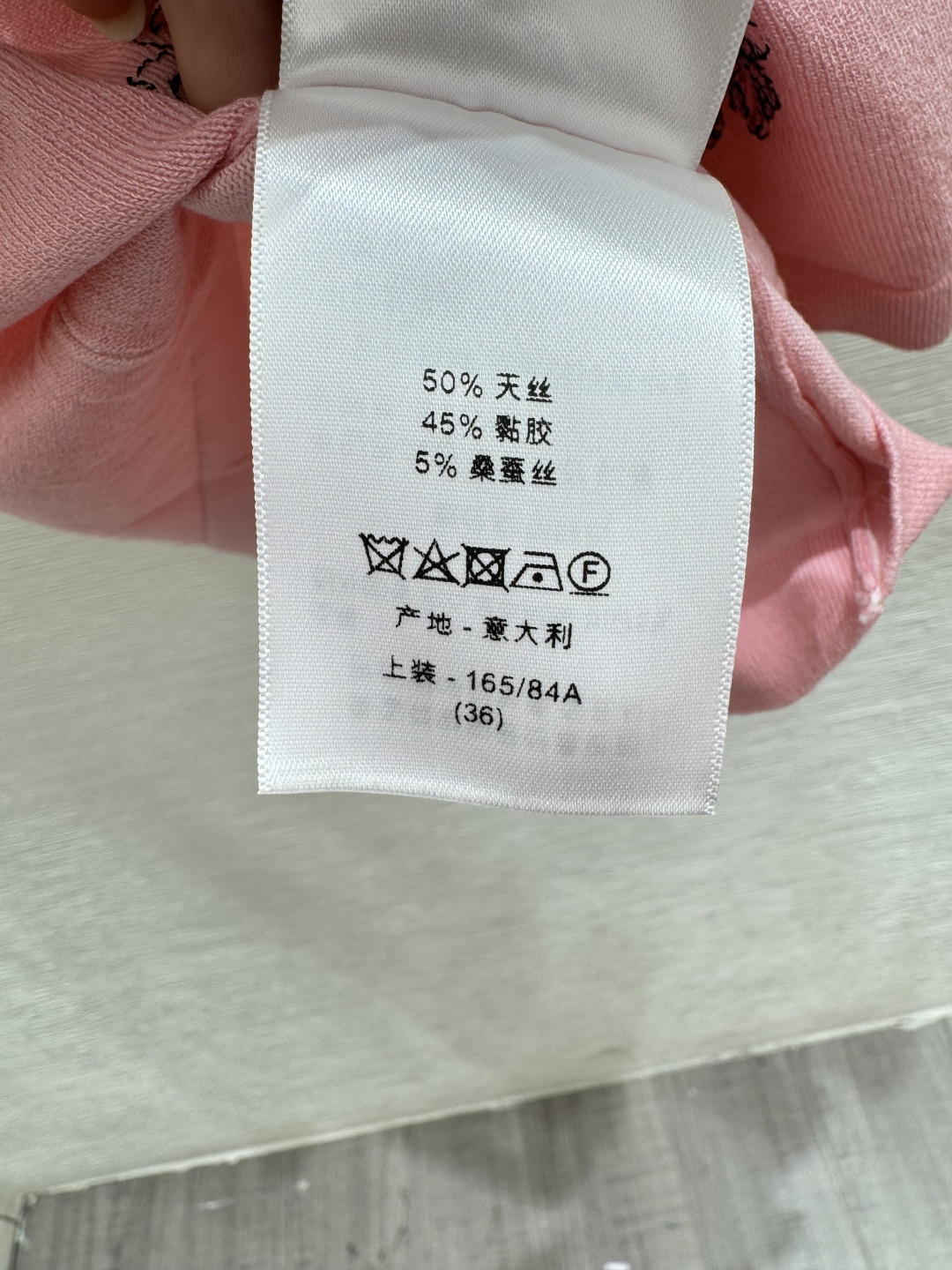 🆕D家🆕 春夏新款 撞色渐变蝴蝶圆领针织短袖颜色：粉色 蓝色 绿色尺码：36.38.40