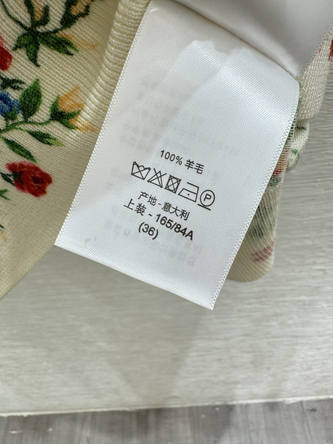 🆕D家🆕 春夏新款 撞色爱心花卉圆领针织短袖颜色：杏色尺码：36.38.40