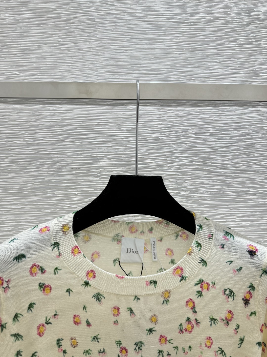 🆕D家🆕 春夏新款 撞色花卉圆领针织短袖颜色：杏色尺码：36.38.40