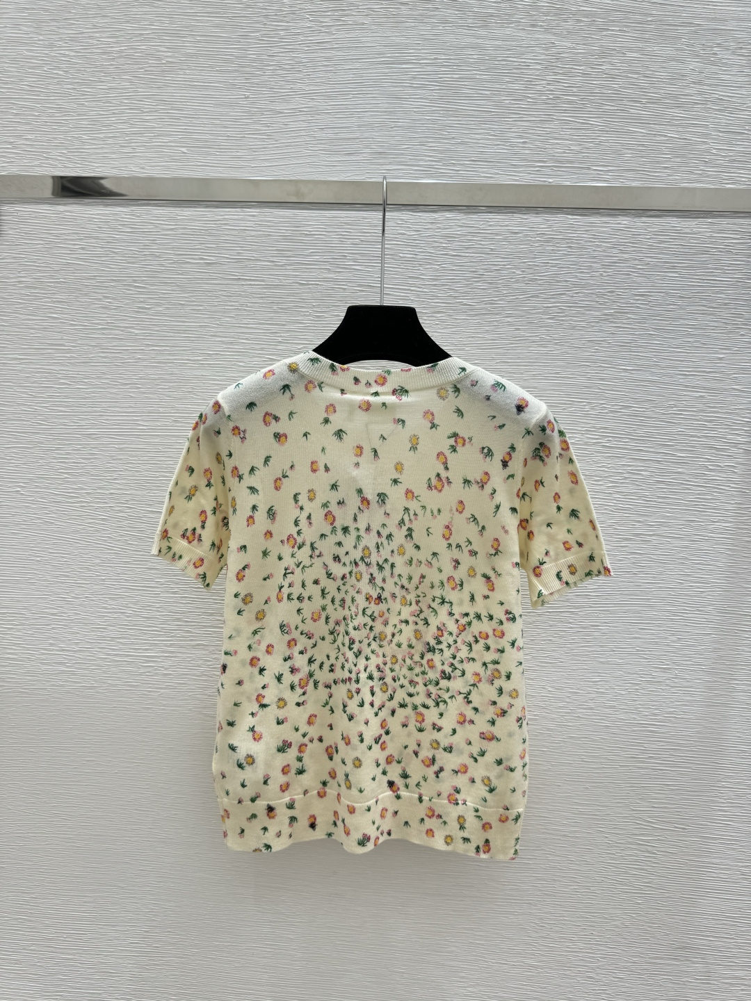 🆕D家🆕 春夏新款 撞色花卉圆领针织短袖颜色：杏色尺码：36.38.40