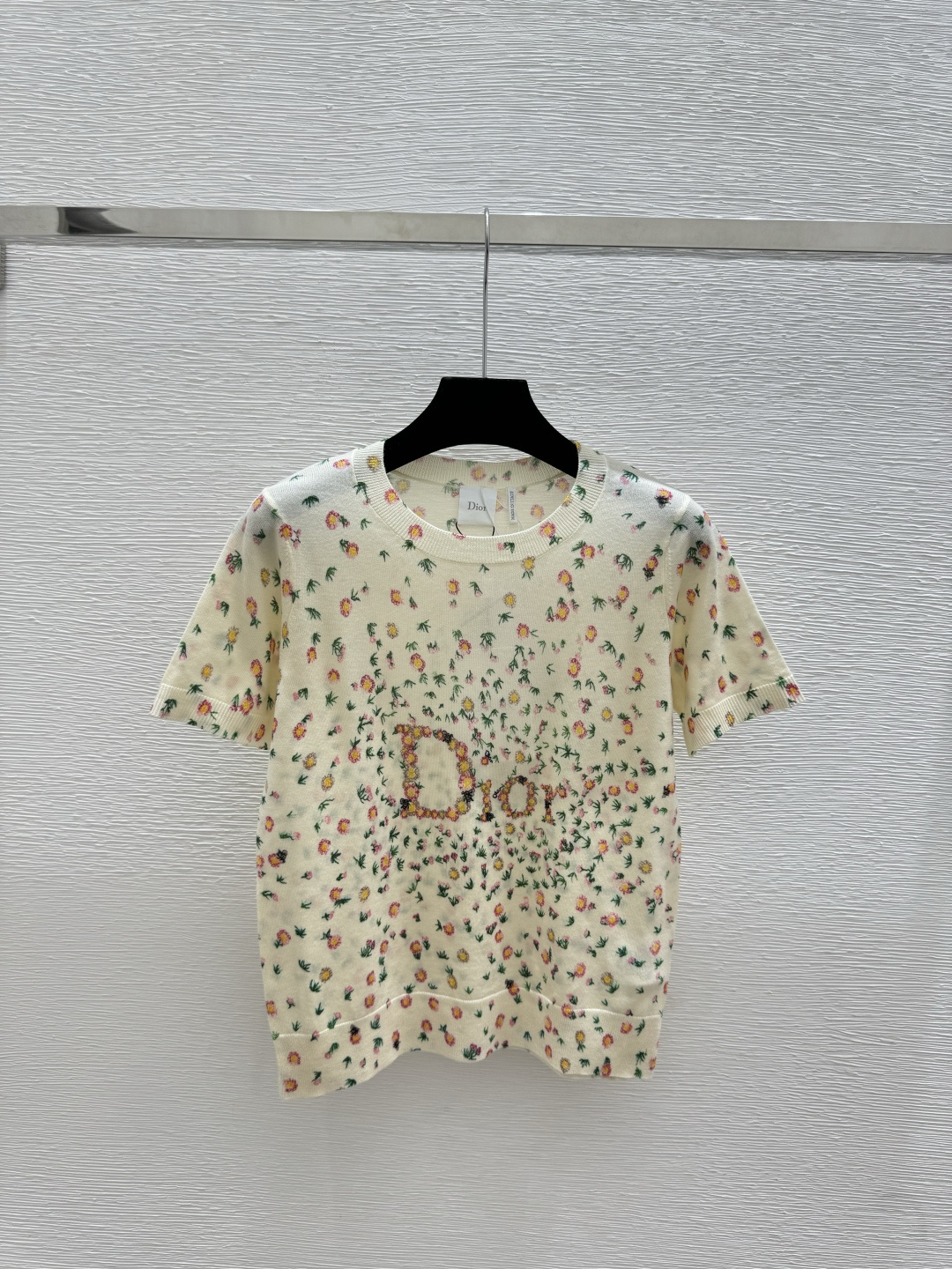 🆕D家🆕 春夏新款 撞色花卉圆领针织短袖颜色：杏色尺码：36.38.40