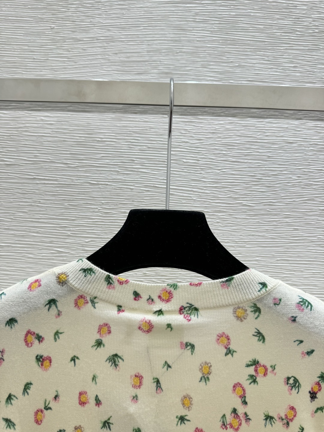 🆕D家🆕 春夏新款 撞色花卉圆领针织短袖颜色：杏色尺码：36.38.40