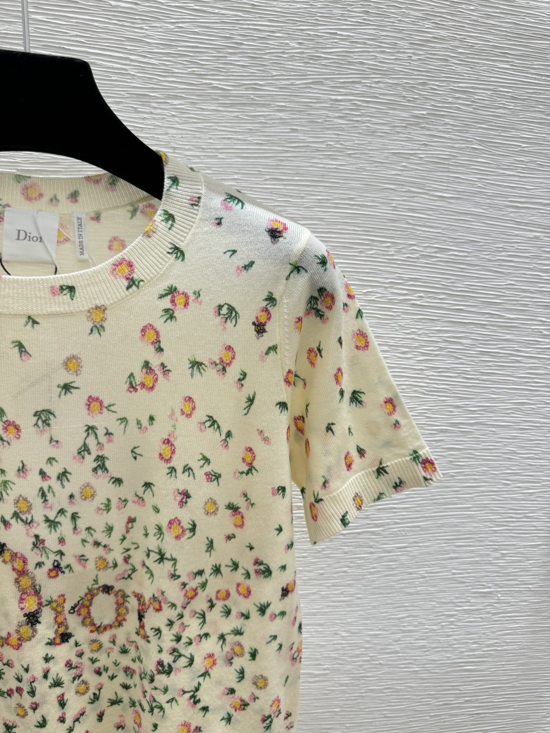 🆕D家🆕 春夏新款 撞色花卉圆领针织短袖颜色：杏色尺码：36.38.40