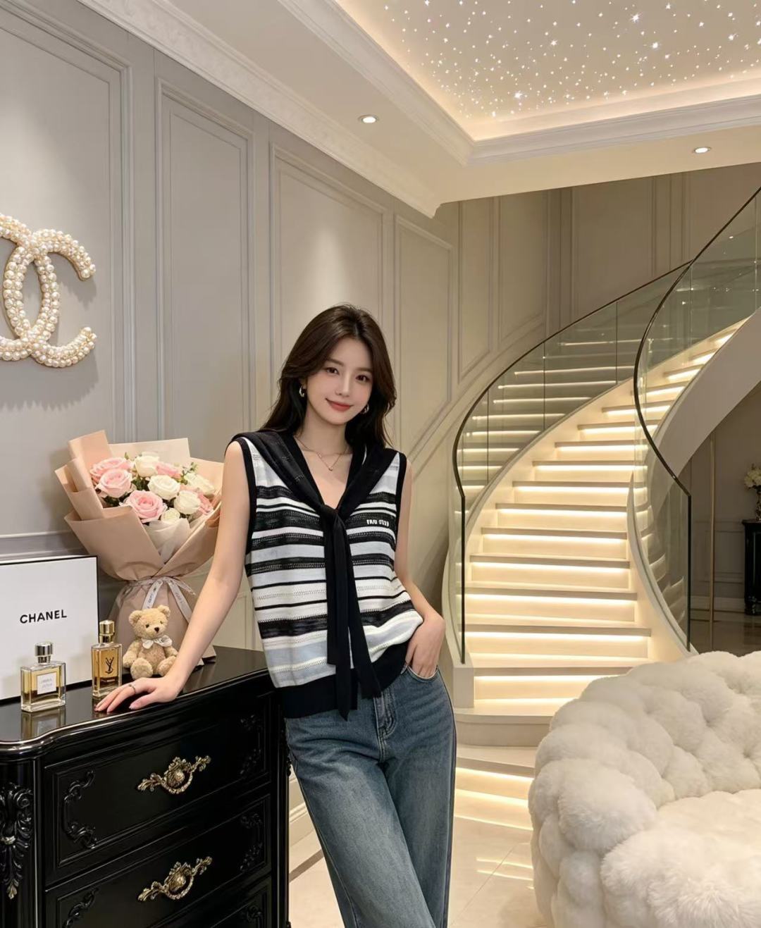 🆕M家🆕 春夏新款 撞色条纹镂空披肩V领针织背心颜色：白色 宝蓝尺码：36.38.40