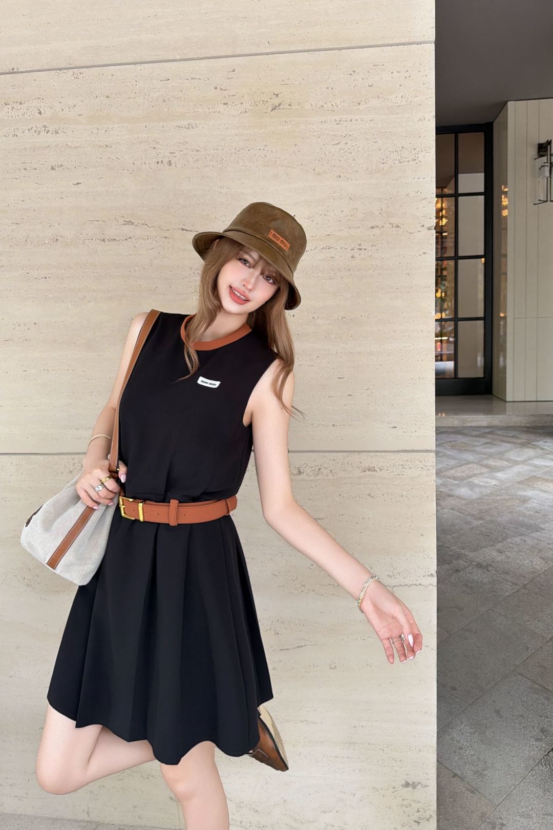 🆕M家🆕 春夏新款 撞色简约背心裙颜色：黑色尺码：36.38.40