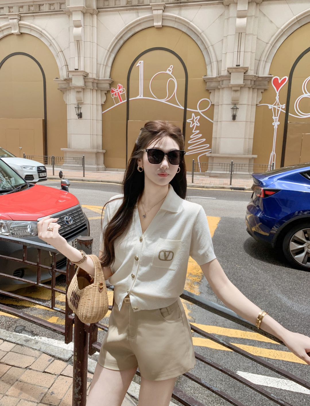 🆕VA家🆕 春夏新款 纯色翻V领针织短袖开衫颜色：白色 尺码：36.38.40