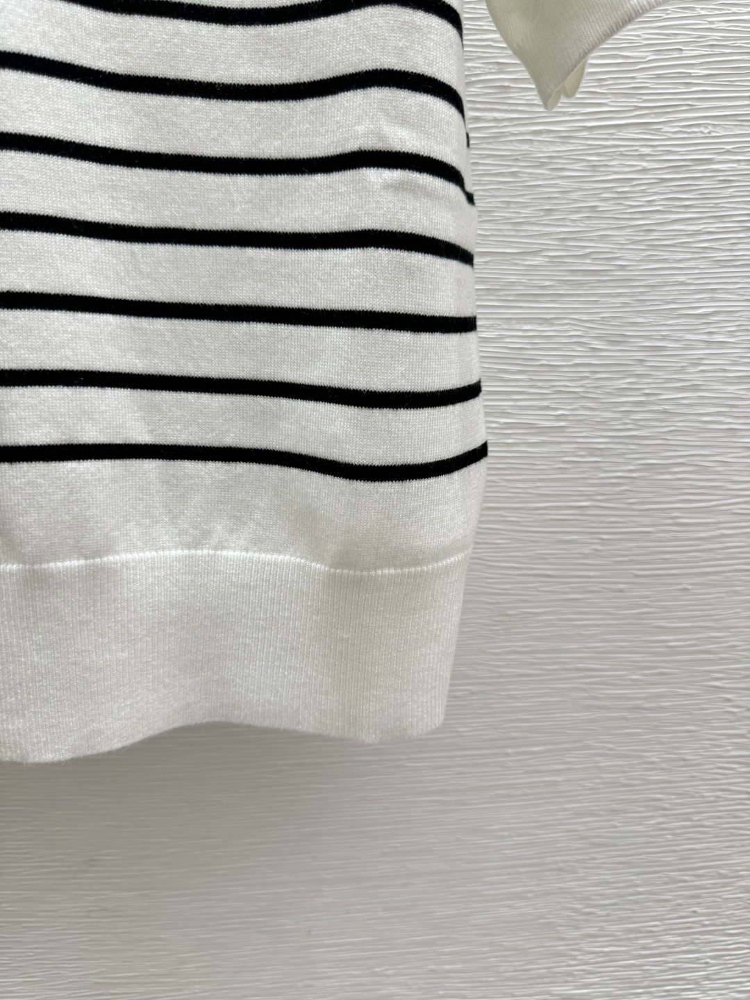 🆕D家🆕 春夏新款 撞色条纹字母圆领针织短袖颜色：白色 粉色 黑色尺码：36.38.40