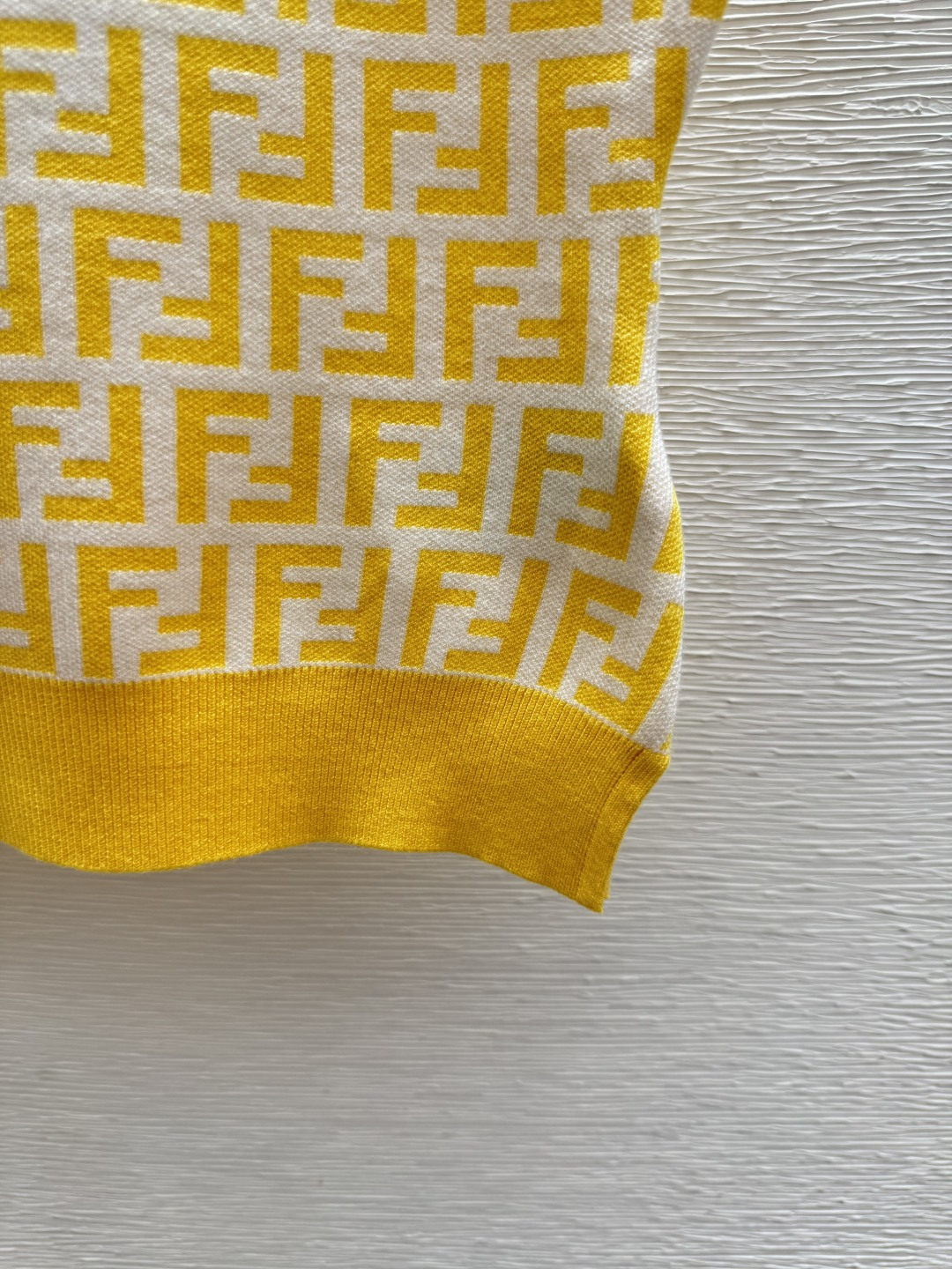 🆕F家🆕 春夏新款 撞色老花字母圆领针织背心颜色：黄色 蓝色 咖啡尺码：36.38.40