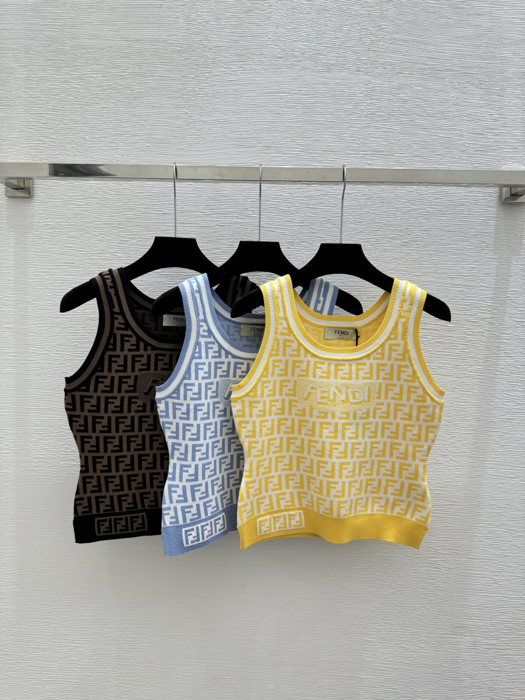 🆕F家🆕 春夏新款 撞色老花字母圆领针织背心颜色：黄色 蓝色 咖啡尺码：36.38.40