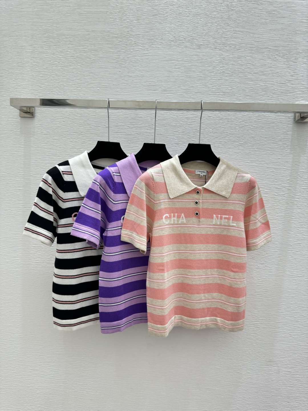 🆕CH家🆕 春夏新款 撞色字母条纹翻领针织短袖颜色：杏色 紫色 黑色尺码：36.38.40