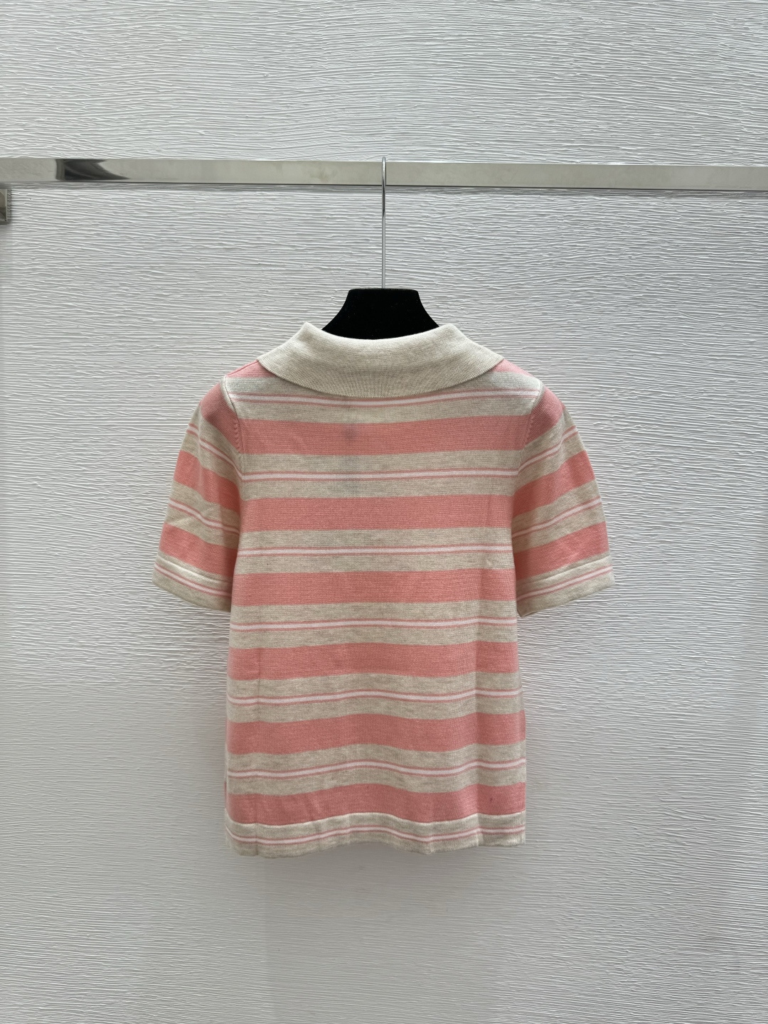 🆕CH家🆕 春夏新款 撞色字母条纹翻领针织短袖颜色：杏色 紫色 黑色尺码：36.38.40