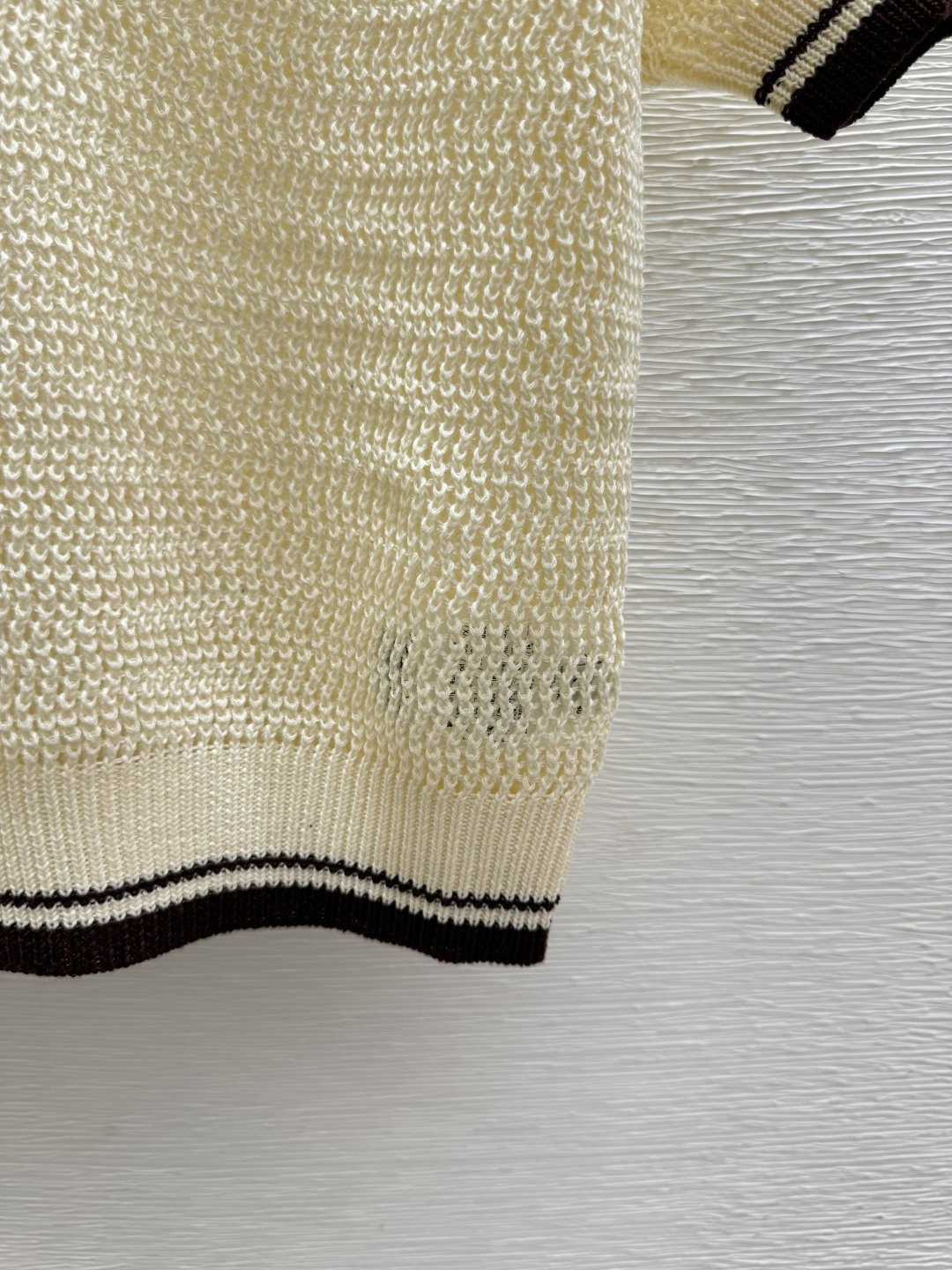 🆕Max家🆕 春夏新款 撞色翻领镂空针织短袖颜色：杏色 空气 黑色尺码：36.38.40