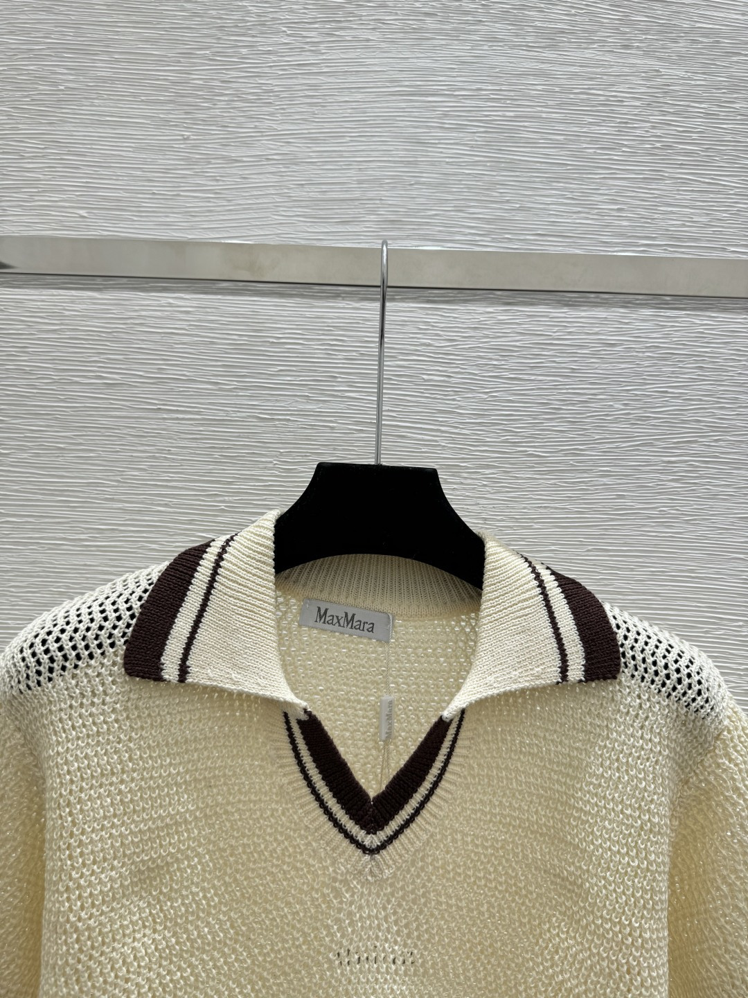 🆕Max家🆕 春夏新款 撞色翻领镂空针织短袖颜色：杏色 空气 黑色尺码：36.38.40