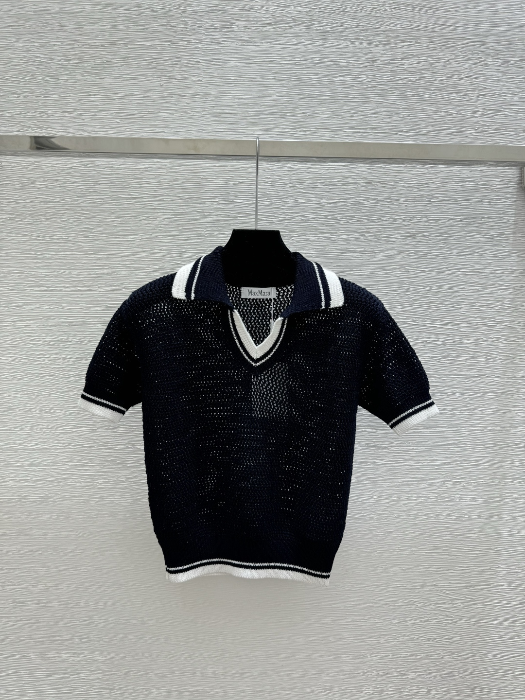 🆕Max家🆕 春夏新款 撞色翻领镂空针织短袖颜色：杏色 空气 黑色尺码：36.38.40