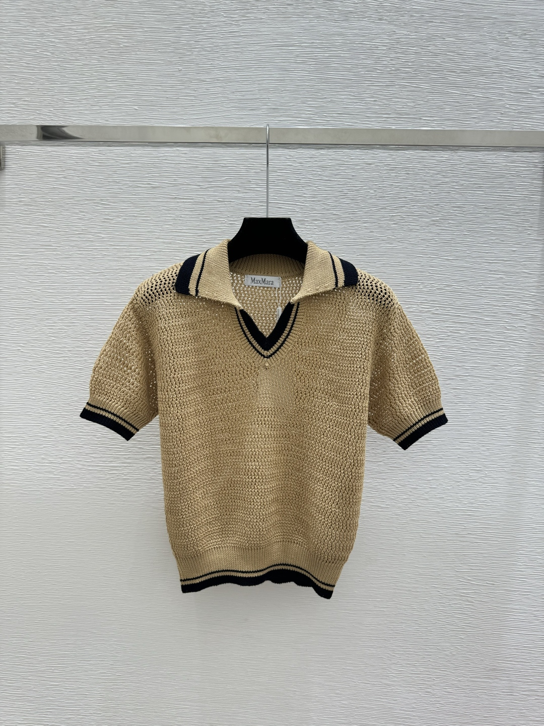 🆕Max家🆕 春夏新款 撞色翻领镂空针织短袖颜色：杏色 空气 黑色尺码：36.38.40