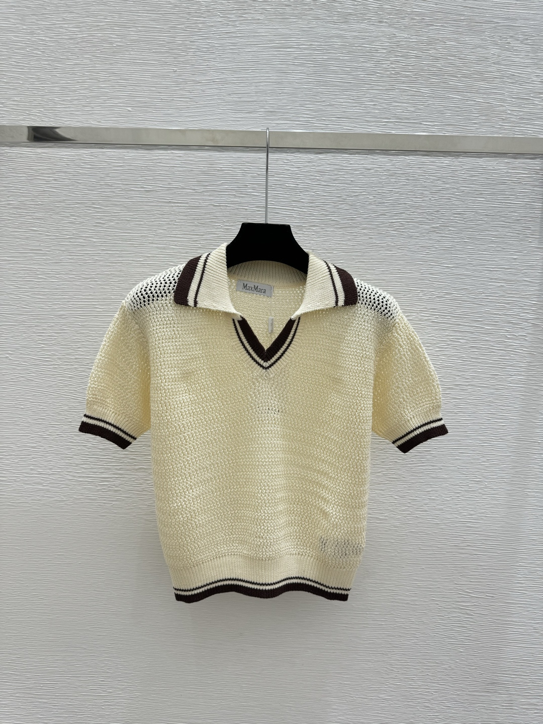 🆕Max家🆕 春夏新款 撞色翻领镂空针织短袖颜色：杏色 空气 黑色尺码：36.38.40