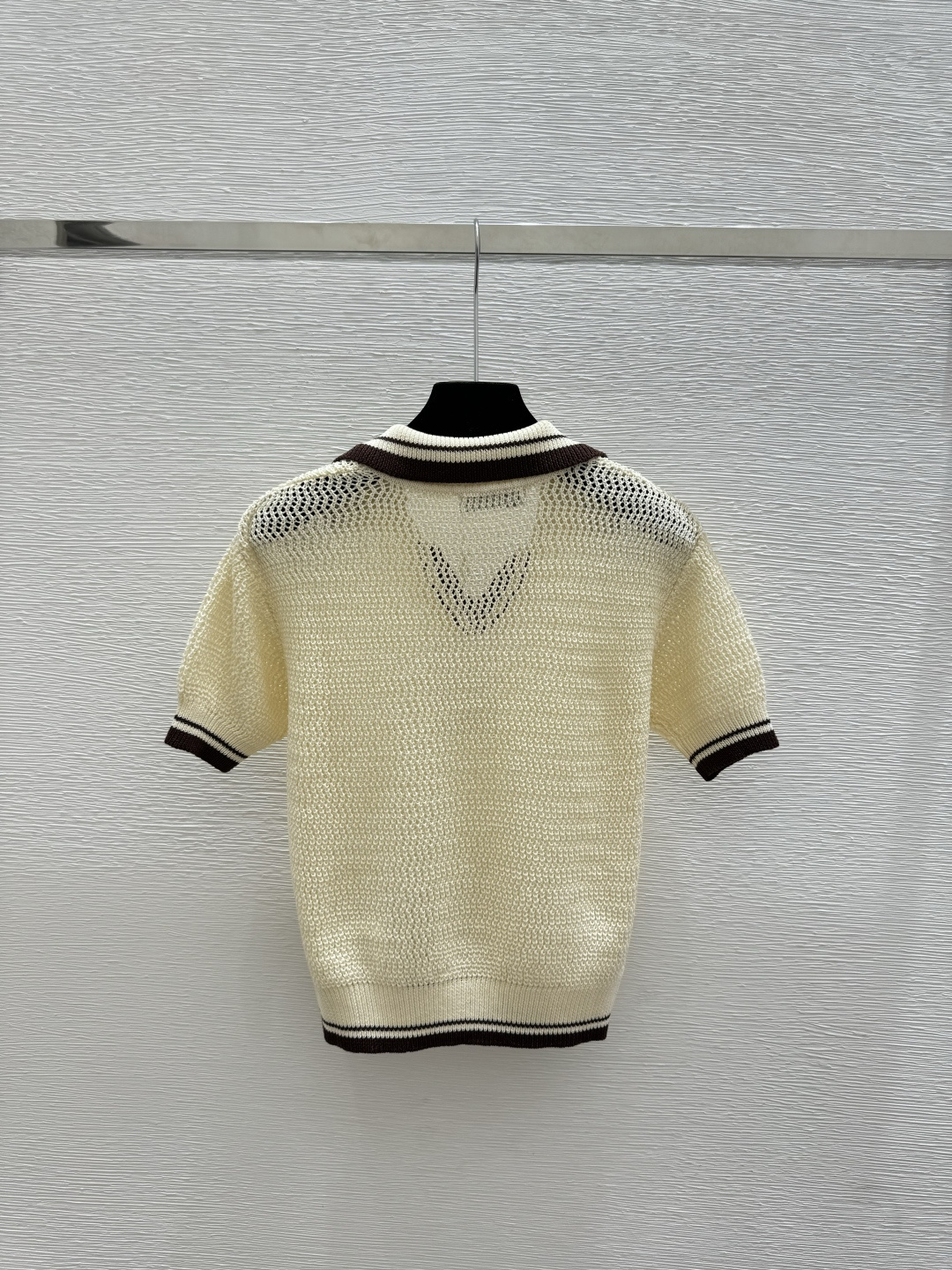 🆕Max家🆕 春夏新款 撞色翻领镂空针织短袖颜色：杏色 空气 黑色尺码：36.38.40