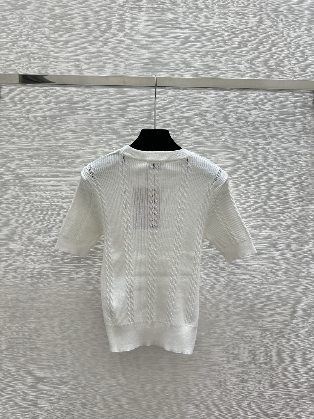🆕M家🆕 春夏新款 纯色重工钉珠圆领针织短袖颜色：白色 尺码：36.38.40