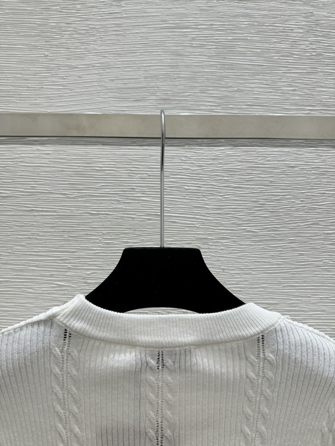 🆕M家🆕 春夏新款 纯色重工钉珠圆领针织短袖颜色：白色 尺码：36.38.40