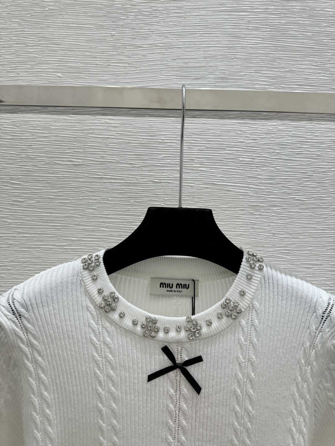 🆕M家🆕 春夏新款 纯色重工钉珠圆领针织短袖颜色：白色 尺码：36.38.40