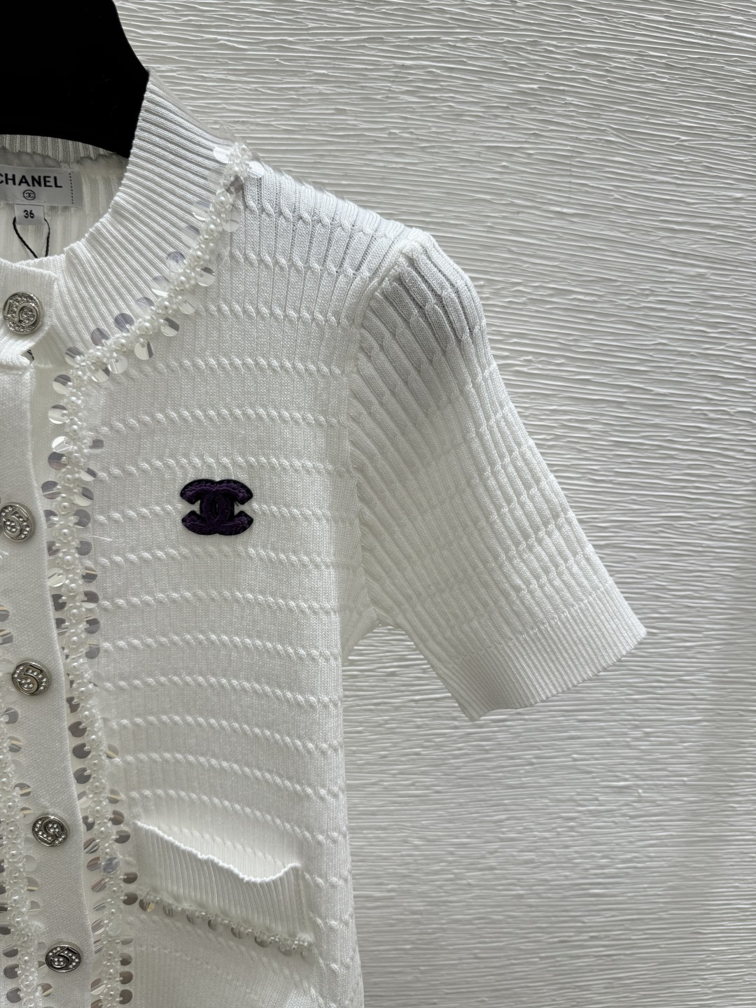🆕CH家🆕 春夏新款 纯色重工钉珠珠片圆领针织短袖开衫颜色：白色 粉色尺码：36.38.40