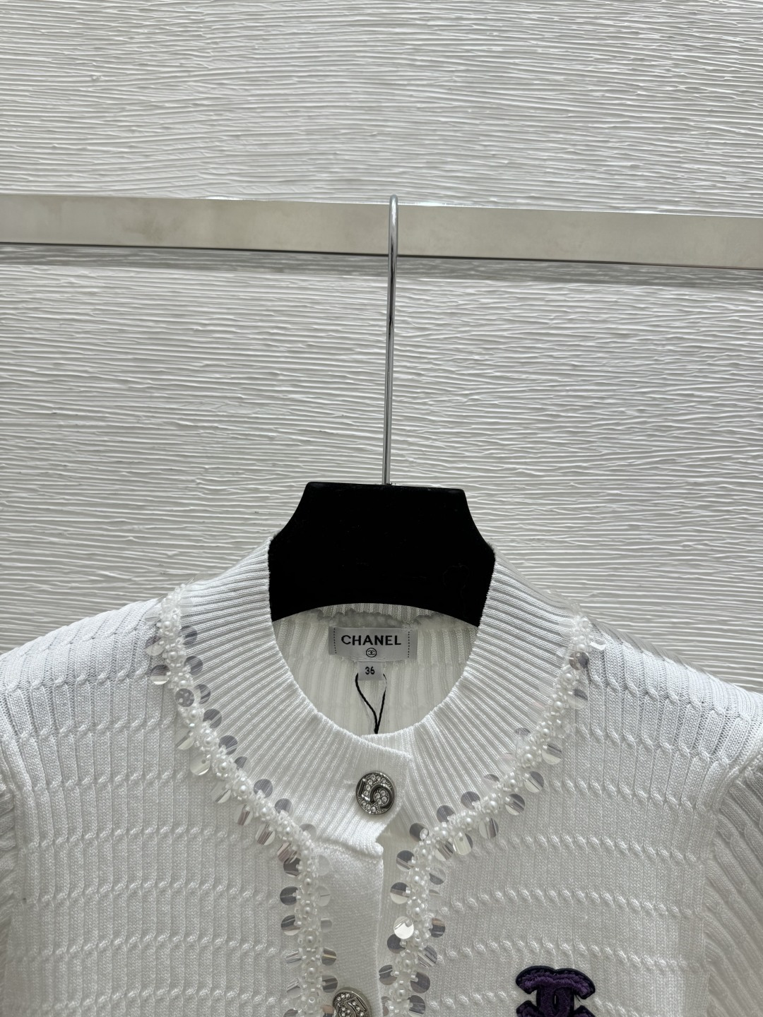 🆕CH家🆕 春夏新款 纯色重工钉珠珠片圆领针织短袖开衫颜色：白色 粉色尺码：36.38.40