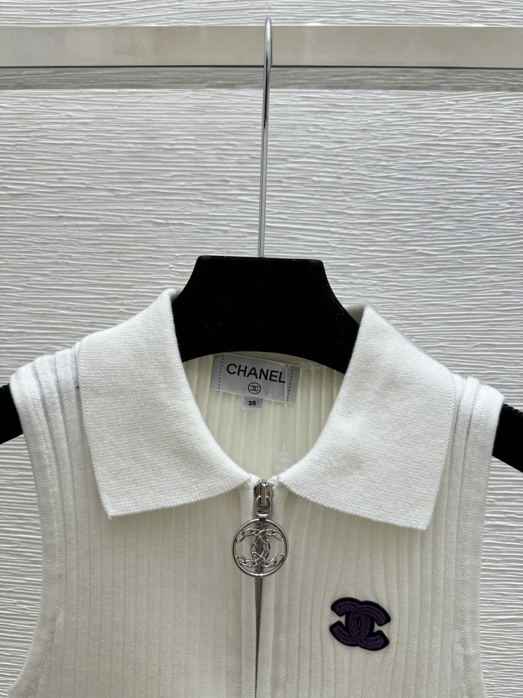 🆕CH家🆕 春夏新款 纯色简约翻领针织背心颜色：白色 黑色尺码：36.38.40