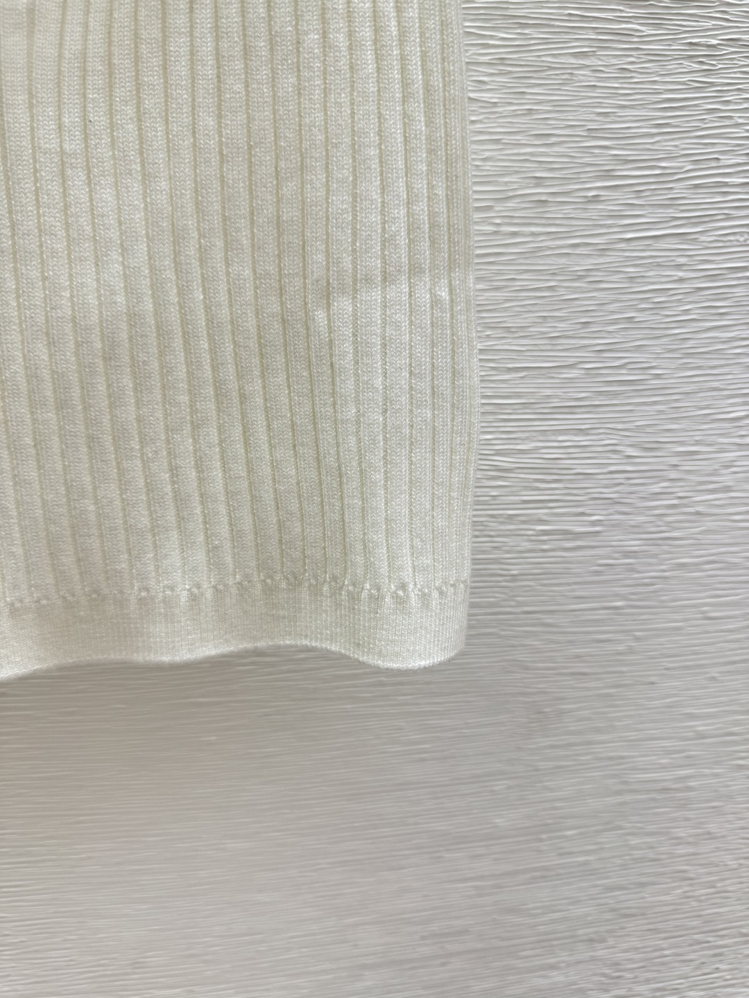 🆕CH家🆕 春夏新款 纯色简约翻领针织背心颜色：白色 黑色尺码：36.38.40