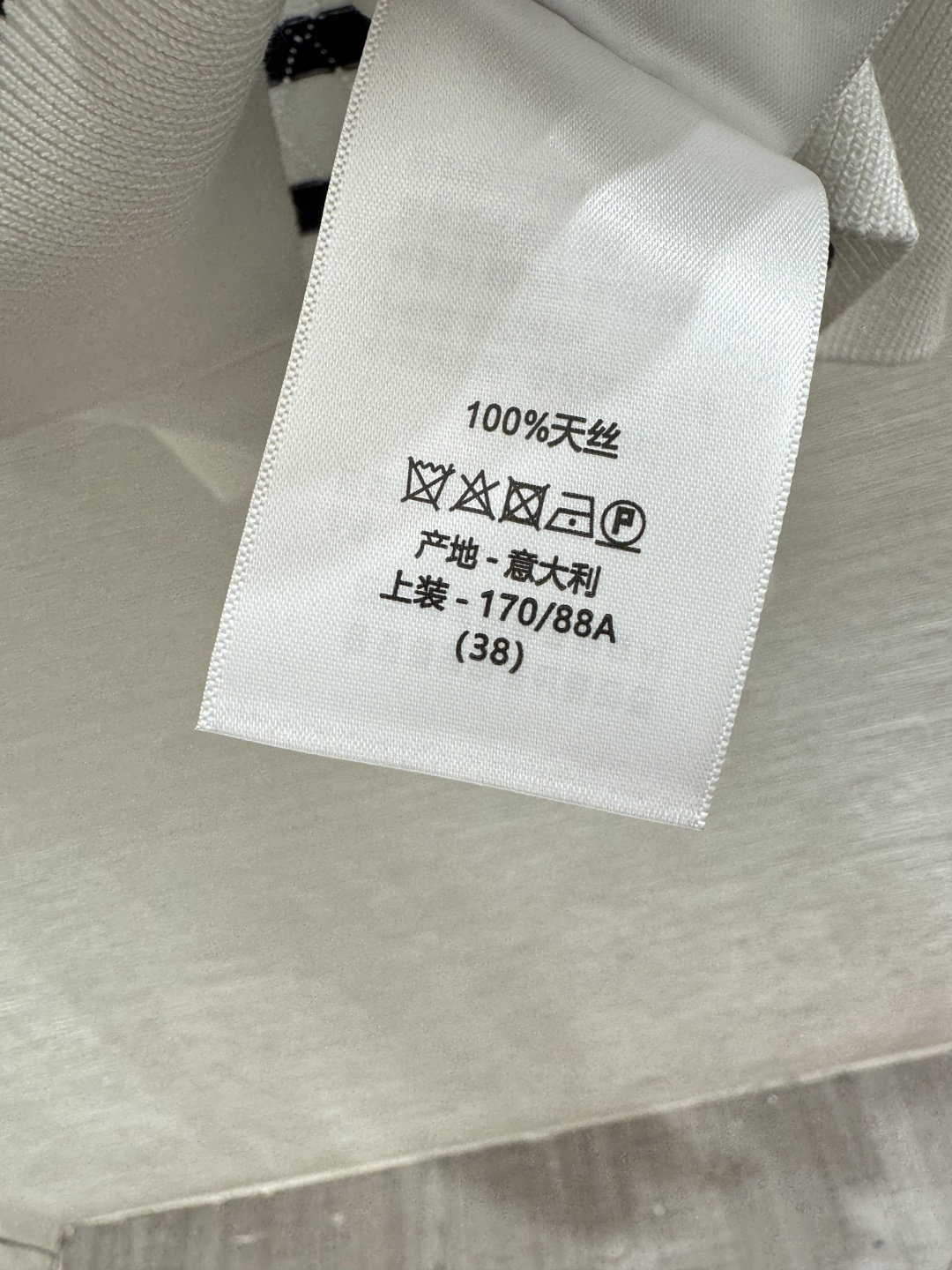🆕D家🆕 春夏新款 撞色条纹镂空圆领针织短袖颜色：白色宝蓝尺码：36.38.40