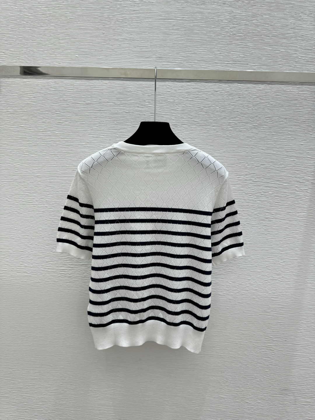 🆕D家🆕 春夏新款 撞色条纹镂空圆领针织短袖颜色：白色宝蓝尺码：36.38.40