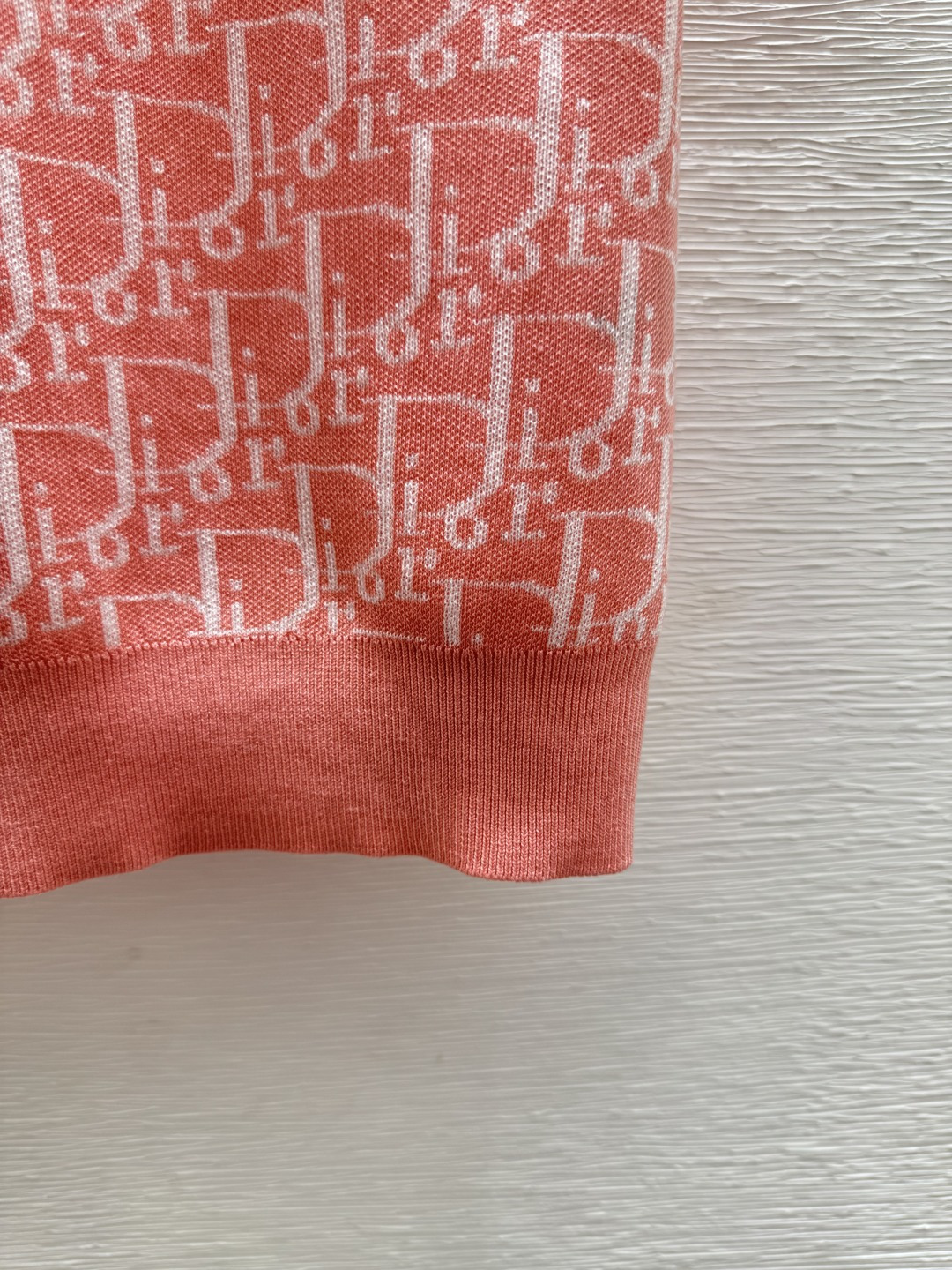 🆕D家🆕 春夏新款 撞色老花字母圆领针织短袖颜色：粉色 绿色 宝蓝尺码：36.38.40