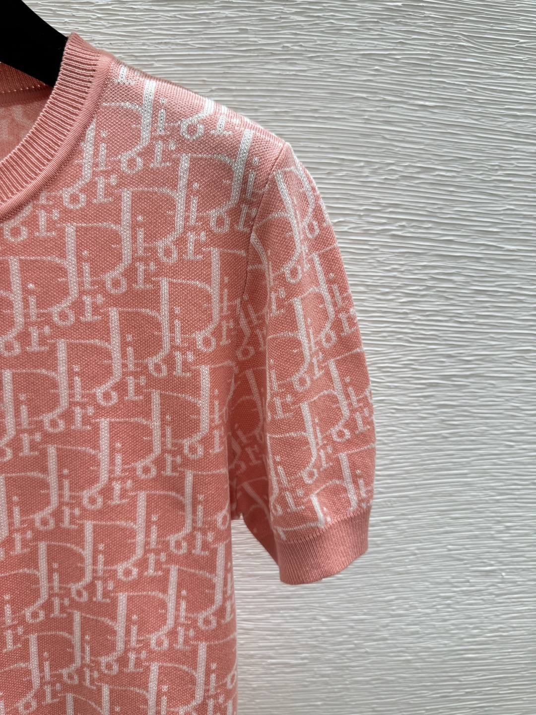 🆕D家🆕 春夏新款 撞色老花字母圆领针织短袖颜色：粉色 绿色 宝蓝尺码：36.38.40