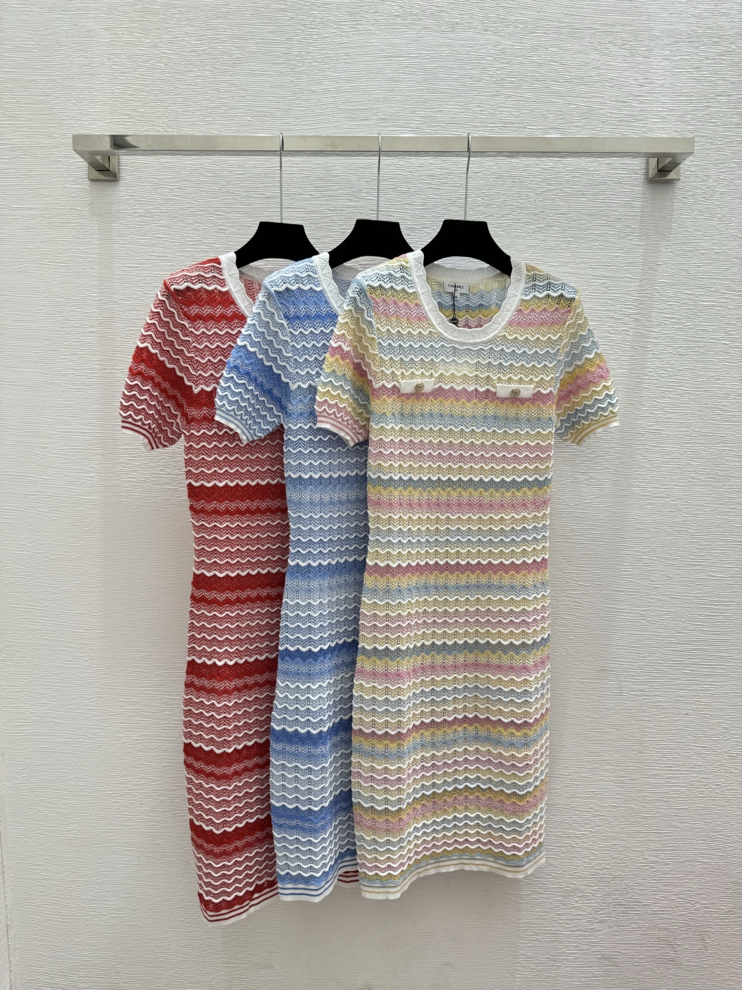 🆕CH家🆕 春夏新款 撞色条纹圆领针织短袖裙颜色：粉色 蓝色 红色尺码：36.38.40