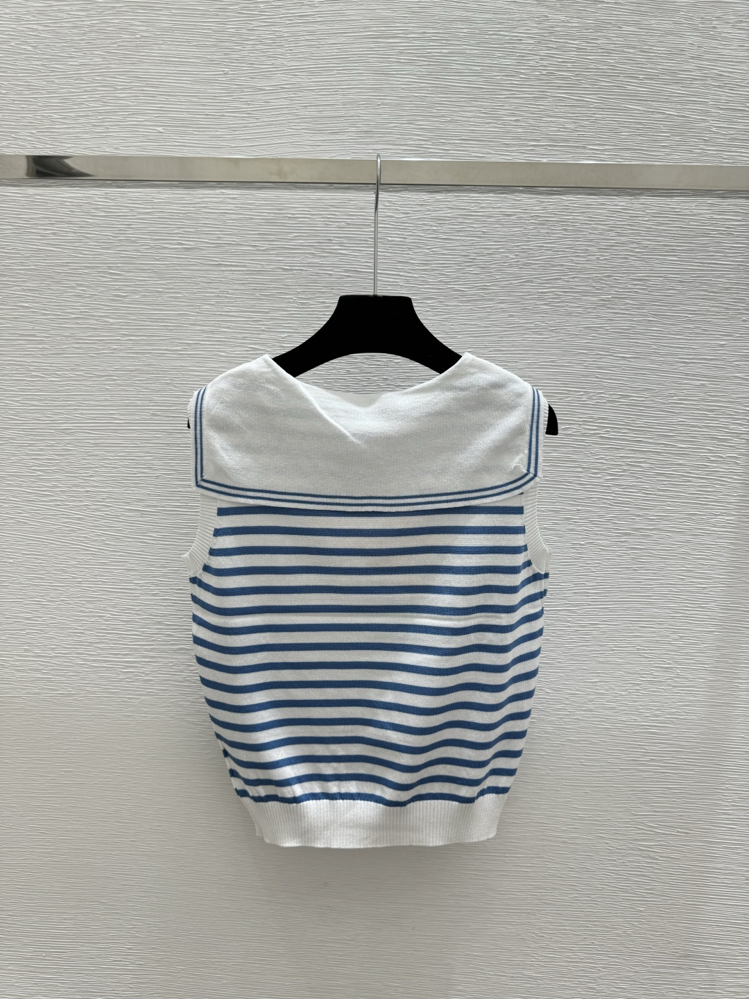 🆕M家🆕 春夏新款 撞色条纹海军领针织背心颜色：蓝色尺码：36.38.40