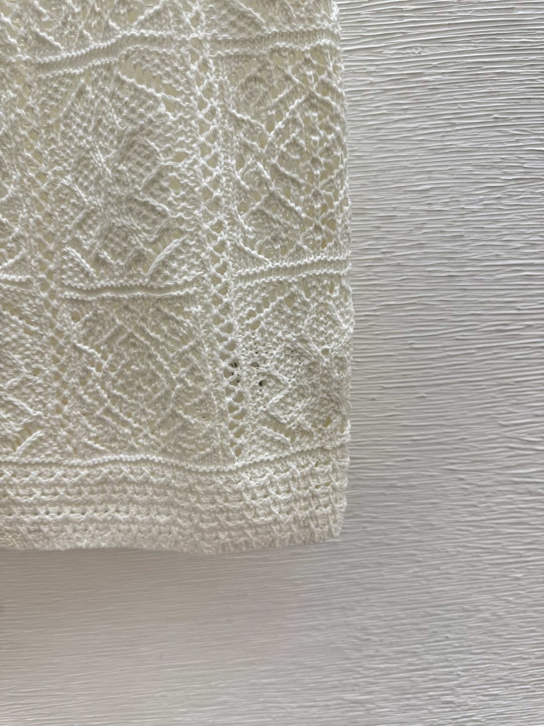 🆕D家🆕 春夏新款 纯色镂空V领针织背心开衫颜色：白色 杏色尺码：36.38.40