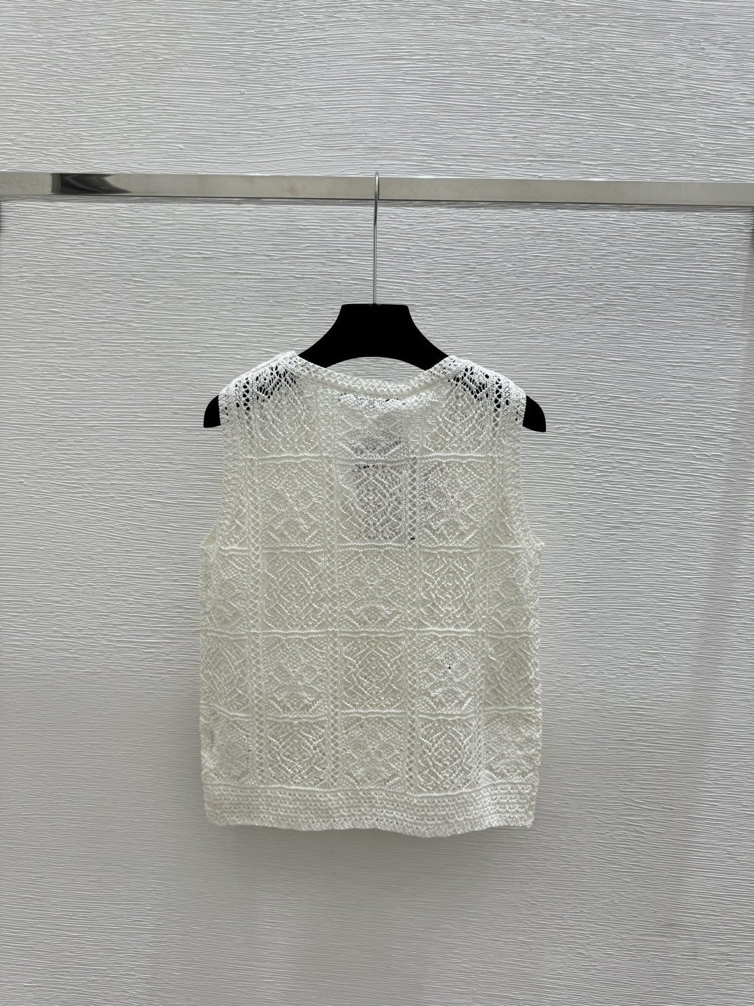 🆕D家🆕 春夏新款 纯色镂空V领针织背心开衫颜色：白色 杏色尺码：36.38.40