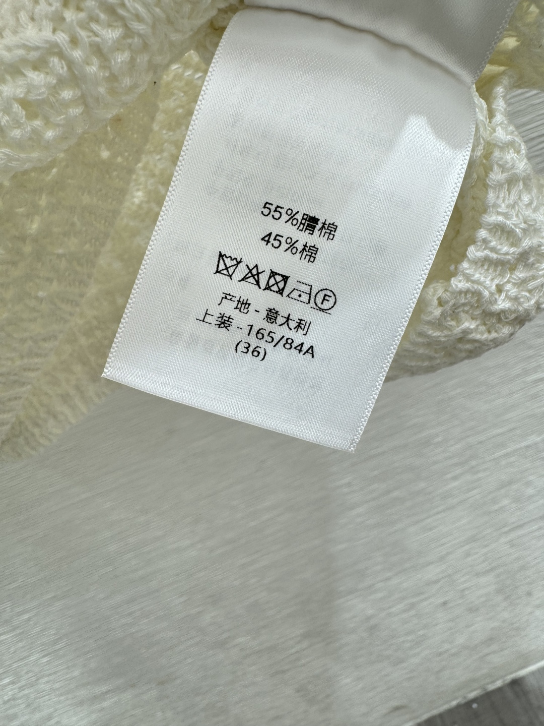 🆕D家🆕 春夏新款 纯色镂空V领针织背心开衫颜色：白色 杏色尺码：36.38.40