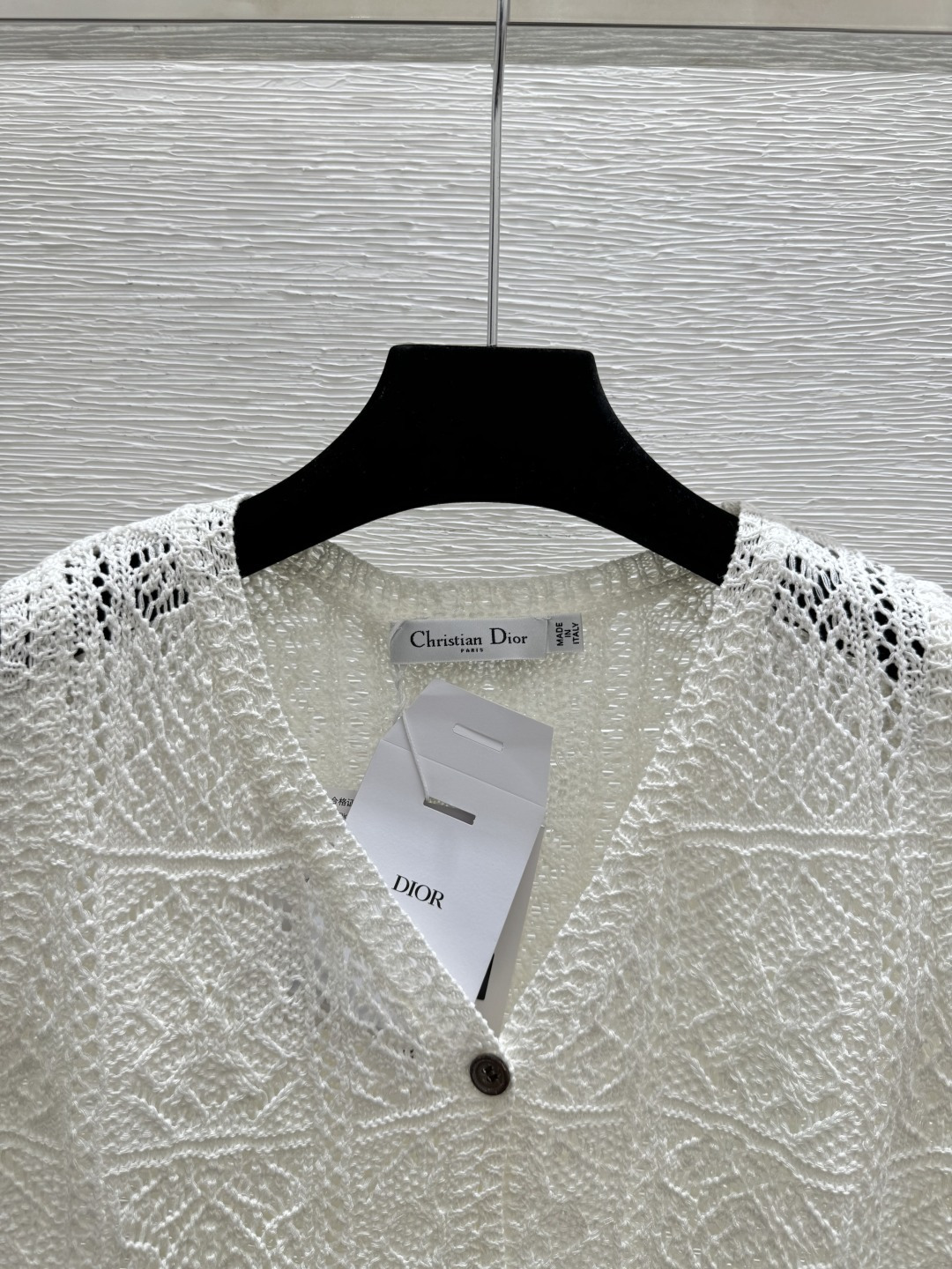 🆕D家🆕 春夏新款 纯色镂空V领针织背心开衫颜色：白色 杏色尺码：36.38.40