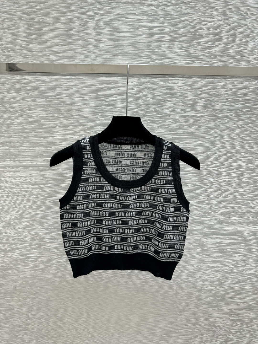 🆕M家🆕 春夏新款 撞色字母圆领针织背心颜色：粉色 黄色 黑色尺码：36.38.40