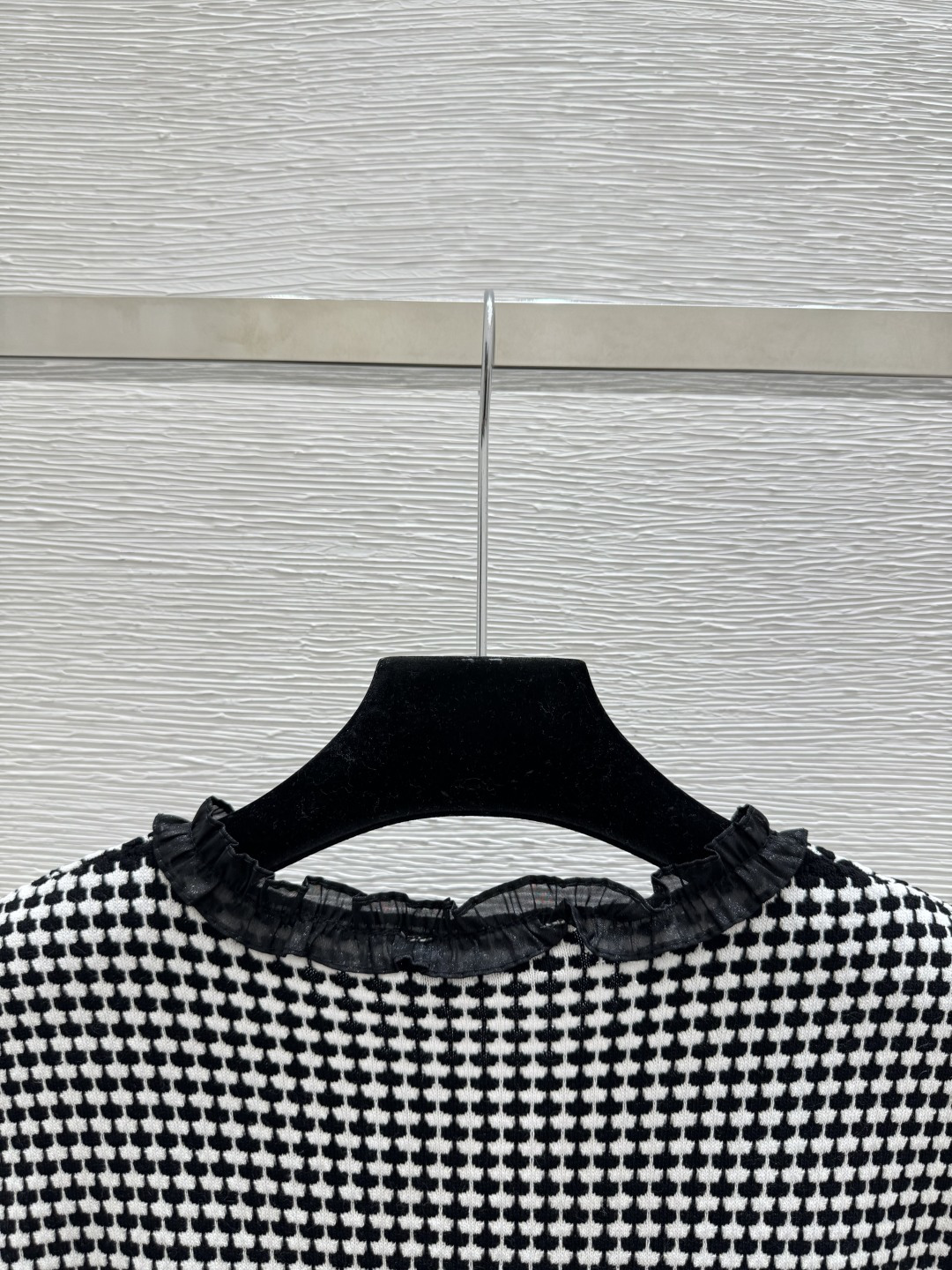 🆕M家🆕 春夏新款 撞色格子花边圆领针织背心颜色：黑色尺码：36.38.40