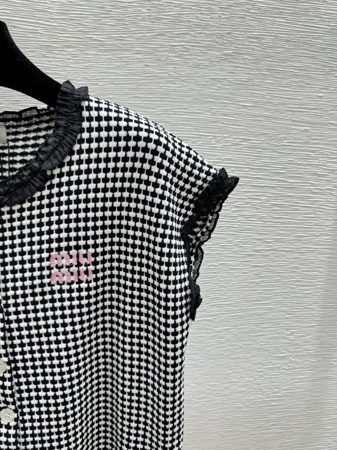 🆕M家🆕 春夏新款 撞色格子花边圆领针织背心颜色：黑色尺码：36.38.40