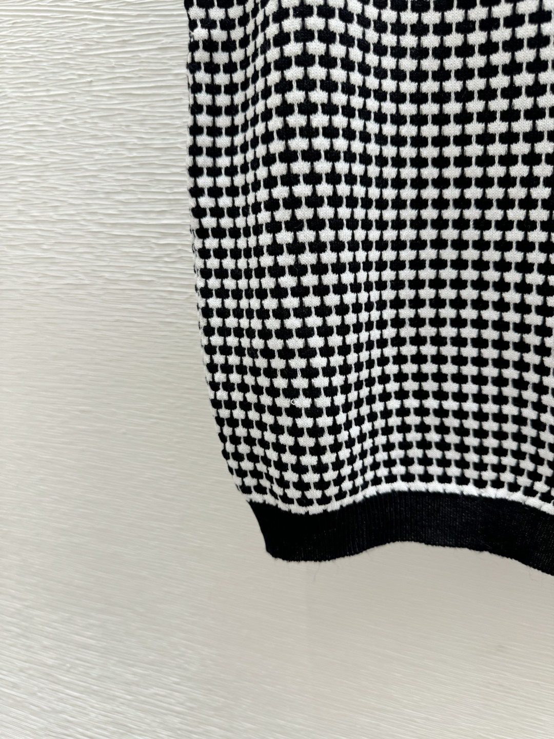 🆕M家🆕 春夏新款 撞色格子花边圆领针织背心颜色：黑色尺码：36.38.40