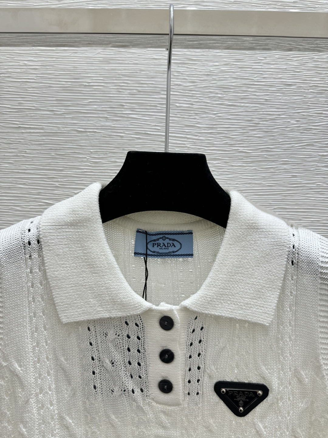 🆕P家🆕 春夏新款 纯色翻领镂空针织背心颜色：白色 杏色 绿色尺码：36.38.40