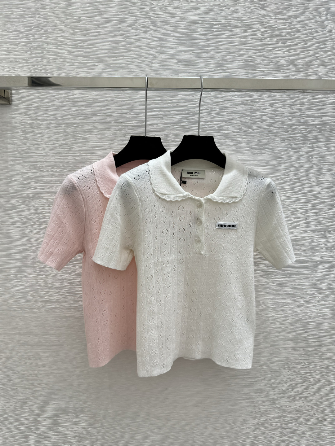 🆕M家🆕 春夏新款 纯色镂空花边翻领针织短袖颜色：白色 粉色尺码：36.38.40