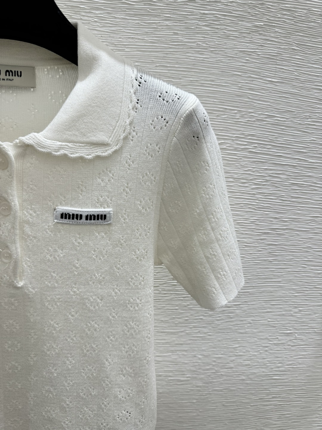 🆕M家🆕 春夏新款 纯色镂空花边翻领针织短袖颜色：白色 粉色尺码：36.38.40