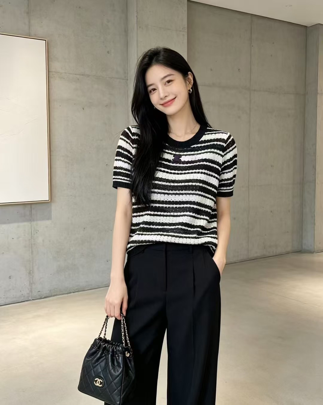 🆕CH家🆕 春夏新款 撞色条纹圆领镂空针织短袖颜色：黑色尺码：36.38.40
