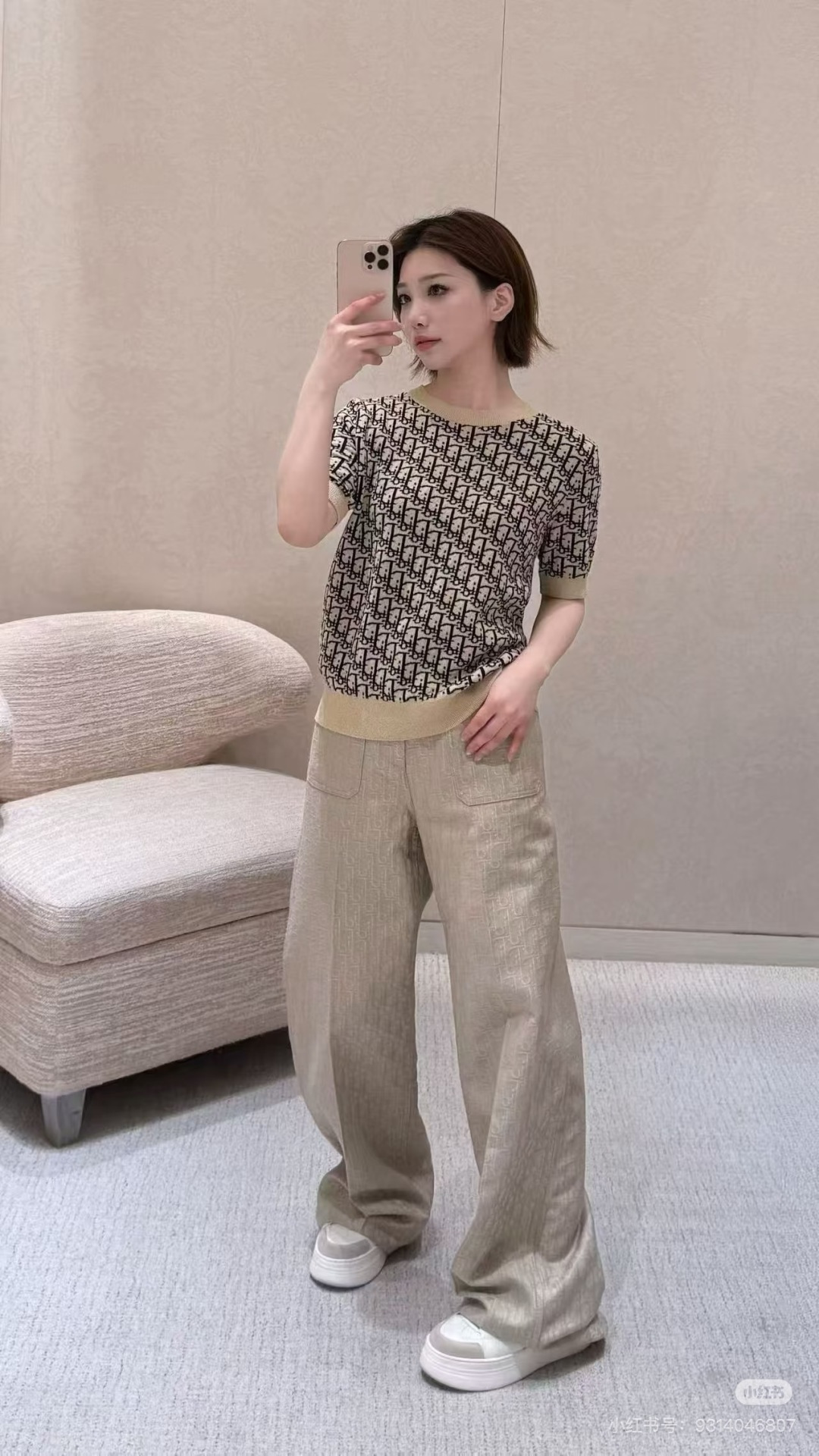 🆕D家🆕 春夏新款 撞色老花字母圆领针织短袖颜色：杏色尺码：36.38.40